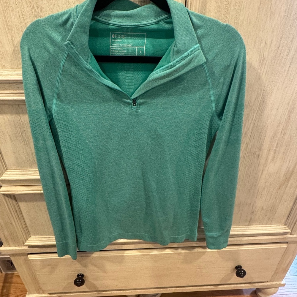 Women's figs green half zip